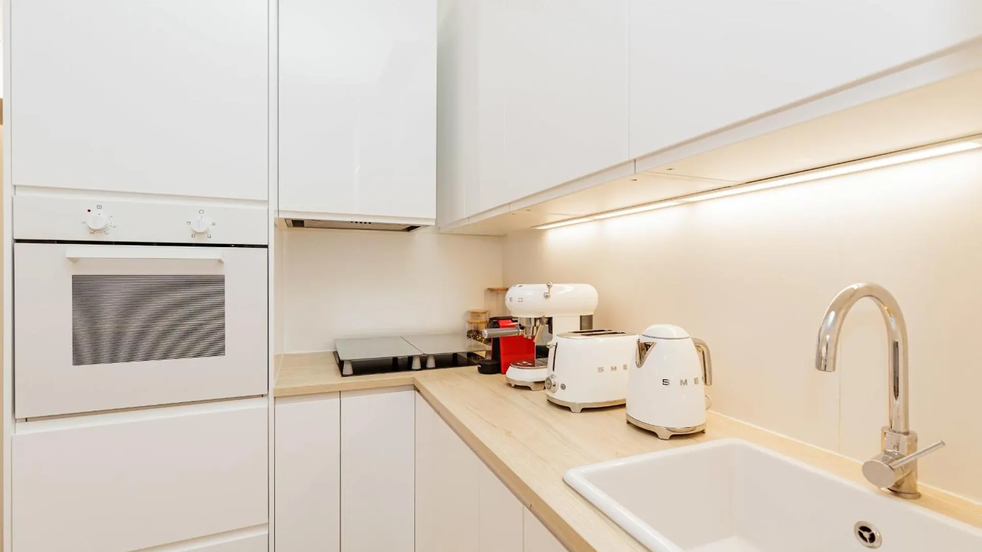 Chic And Cosy Paris Stay By Eiffel Tower & Seine