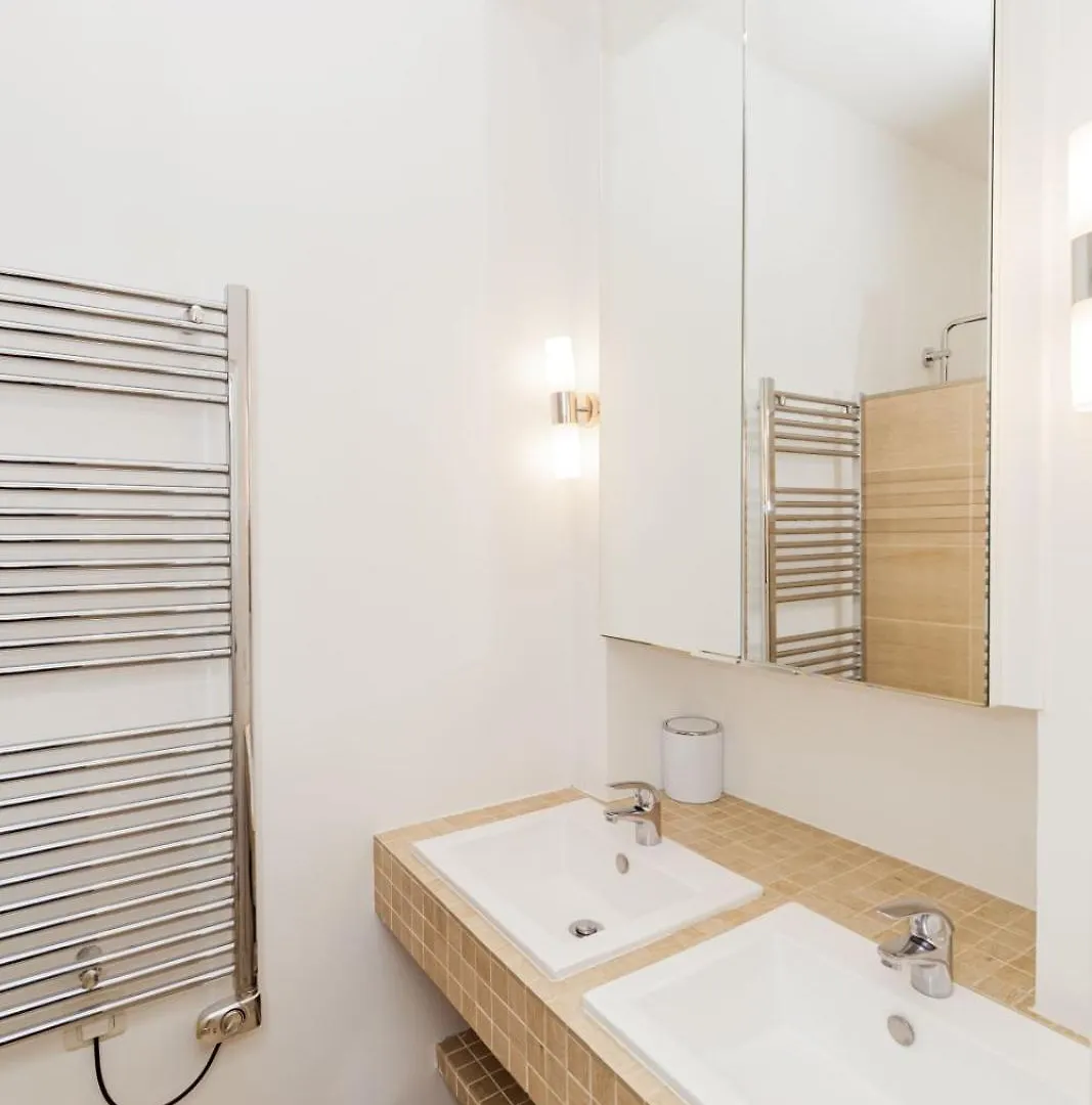 Chic And Cosy Paris Stay By Eiffel Tower & Seine Frankrijk